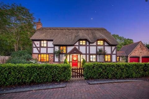 4 bedroom detached house for sale, Allison Court, Woolstone, Milton Keynes MK15