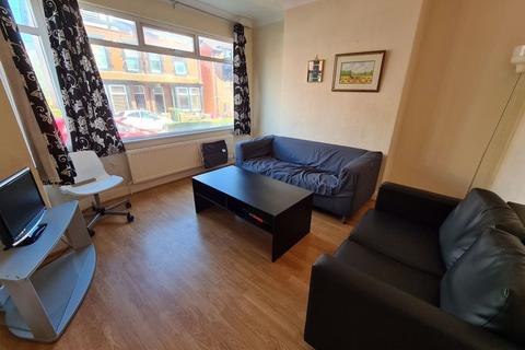 4 bedroom house to rent, Derwentwater Terrace, Leeds LS6