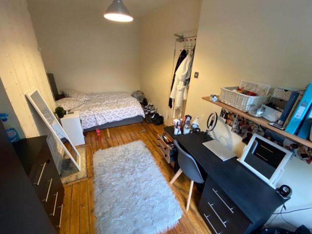 A cozy double bedroom featuring a comfortable b...