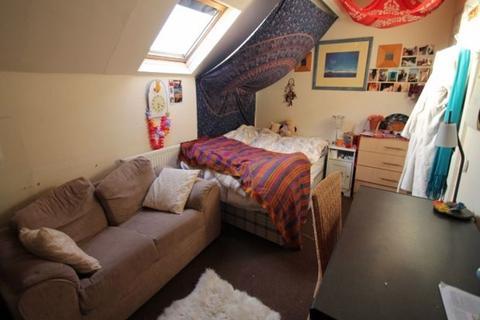 4 bedroom house to rent, Hessle Terrace, Leeds LS6