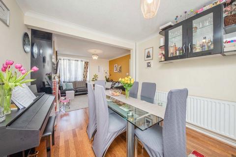 3 Smallberry Avenue, Isleworth, TW7 6QL