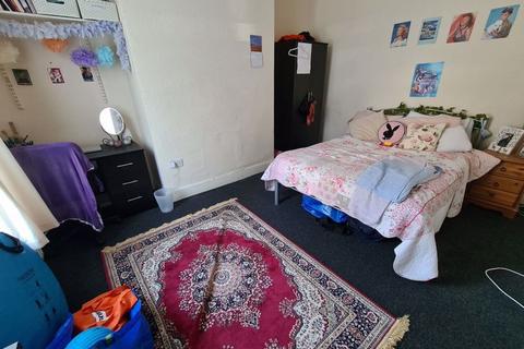 4 bedroom house to rent, Victoria Road, Leeds LS6