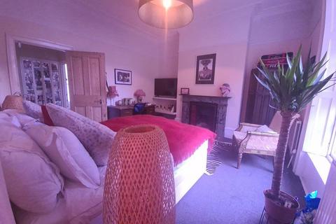 4 bedroom house to rent, Victoria Road, Leeds LS6