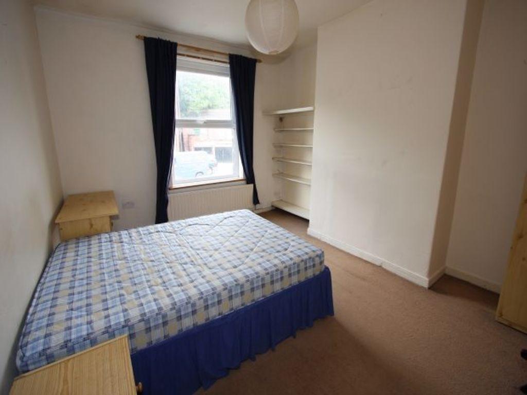 A straightforward single bedroom featuring a be...