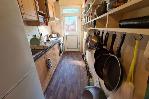 4 bedroom house to rent, Victoria Road, Leeds LS6