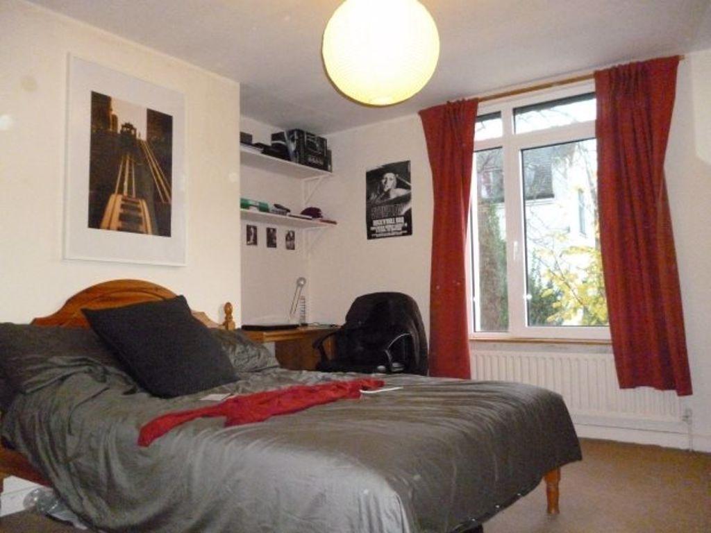 A cozy bedroom featuring a comfortable double b...
