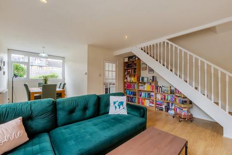 27 Craybury End, London, SE9 3SL
