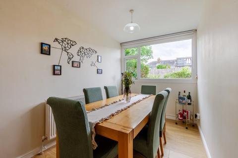 27 Craybury End, London, SE9 3SL