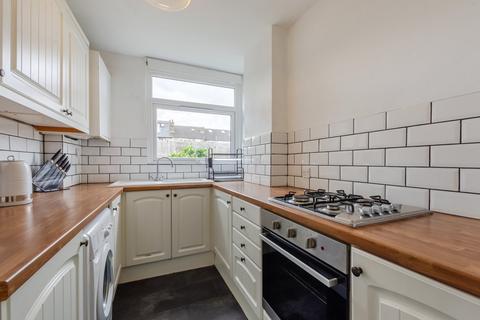 27 Craybury End, London, SE9 3SL