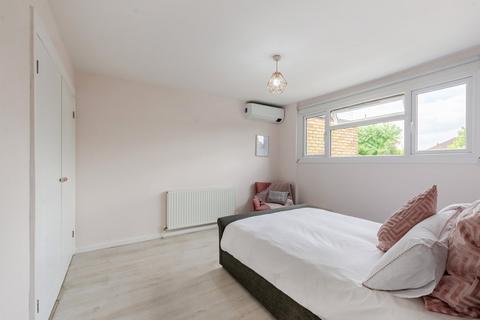 27 Craybury End, London, SE9 3SL