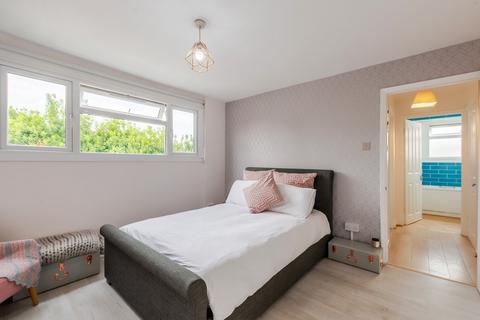 27 Craybury End, London, SE9 3SL