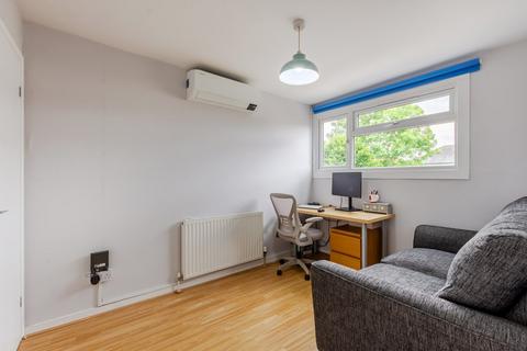 27 Craybury End, London, SE9 3SL
