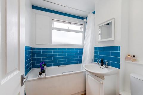 27 Craybury End, London, SE9 3SL