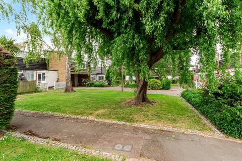 27 Craybury End, London, SE9 3SL
