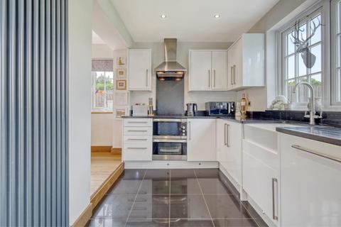 17 Red Oaks Mead, Theydon Bois, Epping, CM16 7LA
