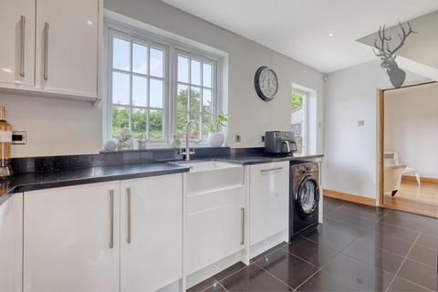 17 Red Oaks Mead, Theydon Bois, Epping, CM16 7LA
