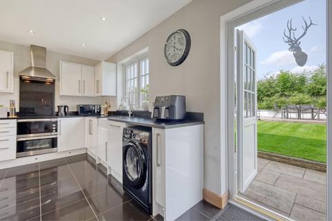 17 Red Oaks Mead, Theydon Bois, Epping, CM16 7LA