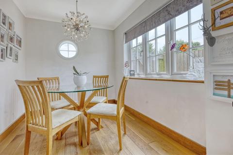 17 Red Oaks Mead, Theydon Bois, Epping, CM16 7LA