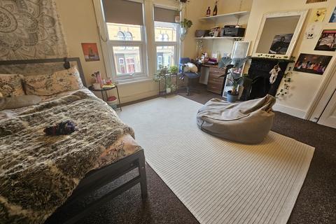 4 bedroom house to rent, Norwood Road, Leeds LS6