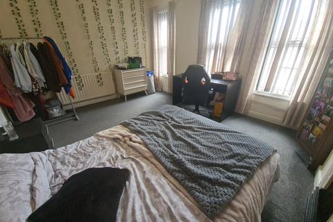 4 bedroom house to rent, Walmsley Road, Leeds LS6