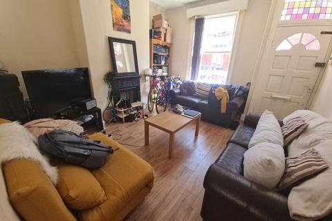 4 bedroom house to rent, Welton Place, Leeds LS6