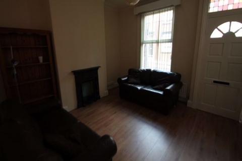 4 bedroom house to rent, Welton Place, Leeds LS6
