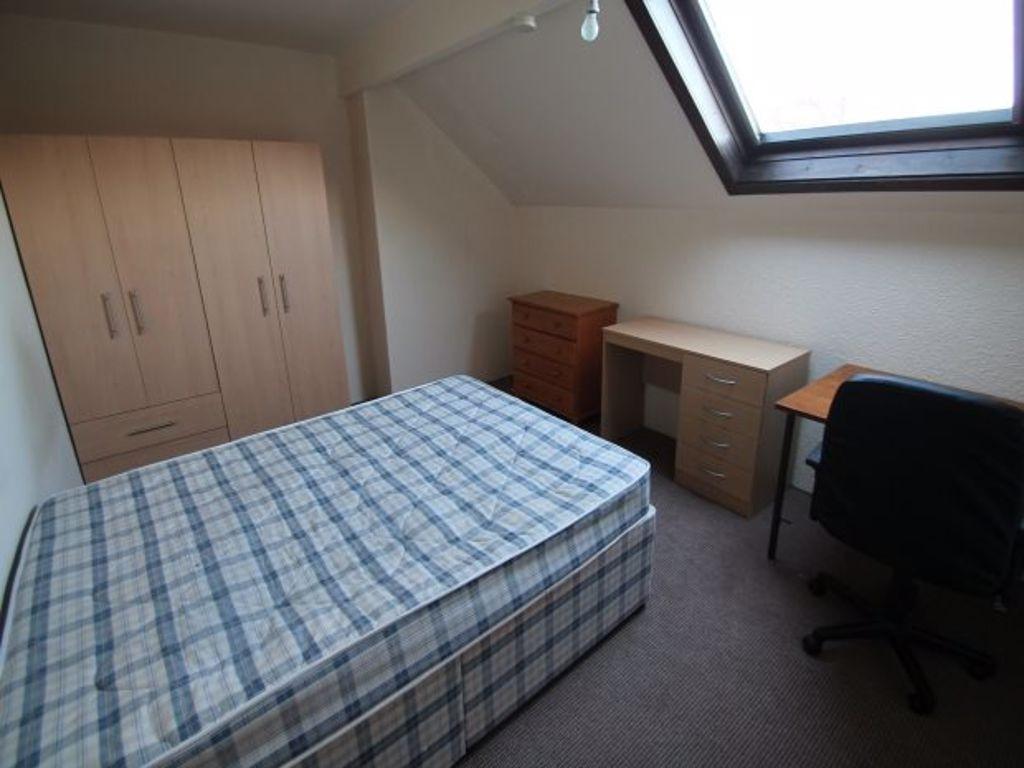 A cozy double bedroom featuring a comfortable b...