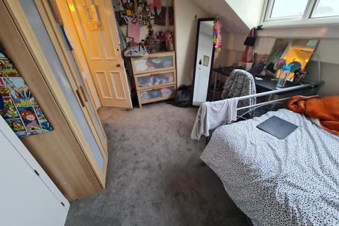 undefined, Claremont Grove, Leeds LS3