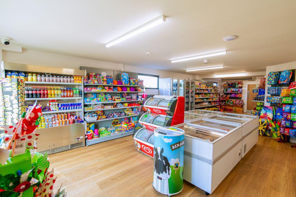 2023 Scotland Moray Silver Sands Empty Shop (2)