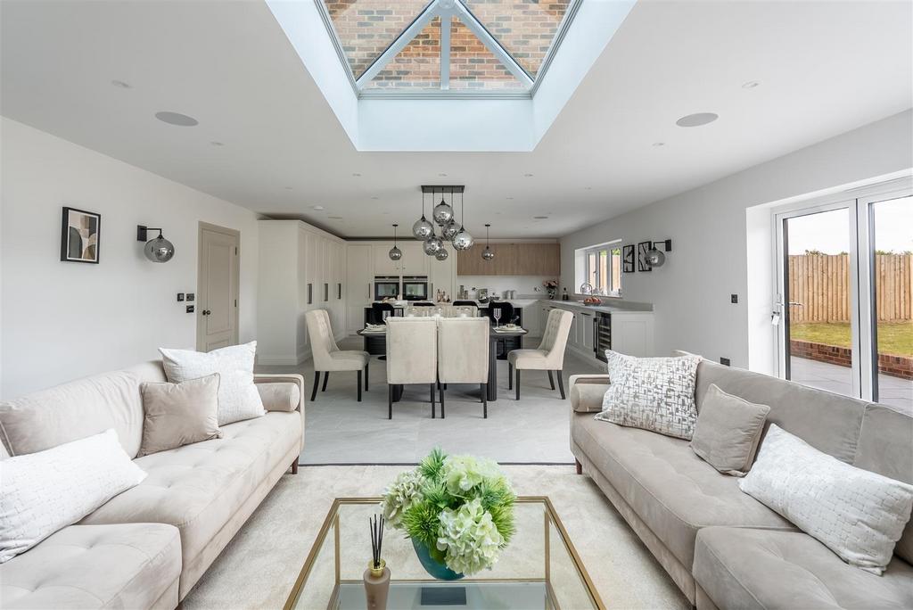 Luxury Kitchen/ Dining/ Entertainment Room