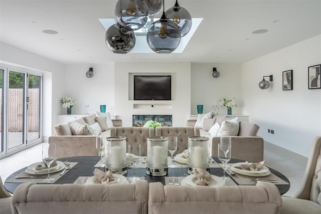 Luxury Kitchen/ Dining/ Entertainment Room