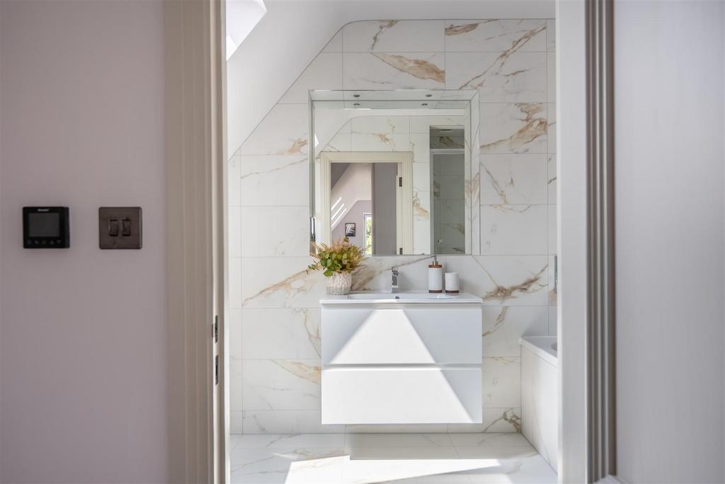 En-Suite Bath/Shower Room