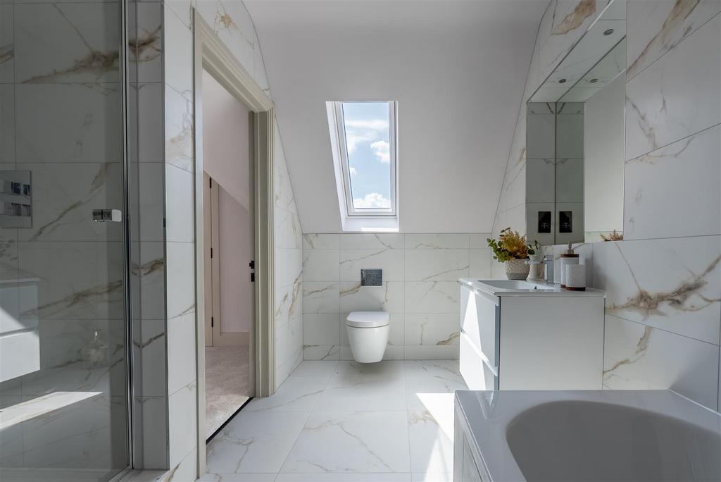 En-Suite Bath/Shower Room
