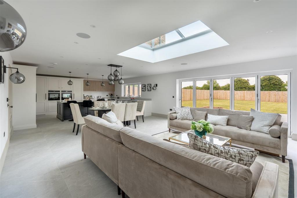 Luxury Kitchen/ Dining/ Entertainment Room