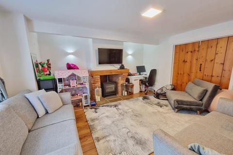 3 bedroom semi-detached house for sale, West End Road, Silsoe, Bedfordshire, MK45