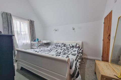 3 bedroom semi-detached house for sale, West End Road, Silsoe, Bedfordshire, MK45