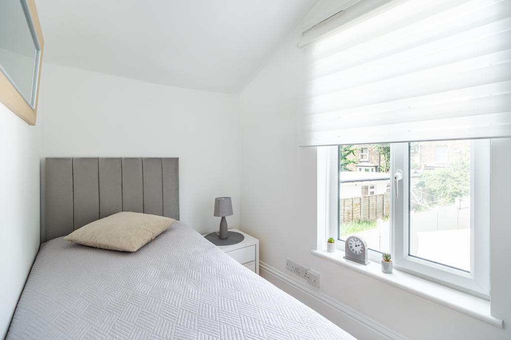 11 nutfield road 16