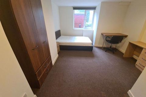 3 bedroom house to rent, Knowle Terrace, Leeds LS4