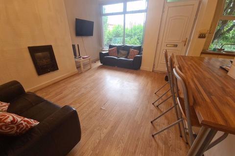 3 bedroom house to rent, Knowle Terrace, Leeds LS4