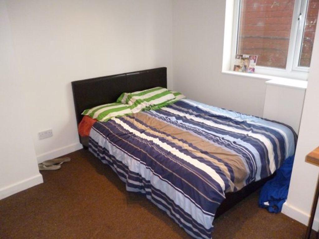 A cozy double bedroom featuring a neatly made d...