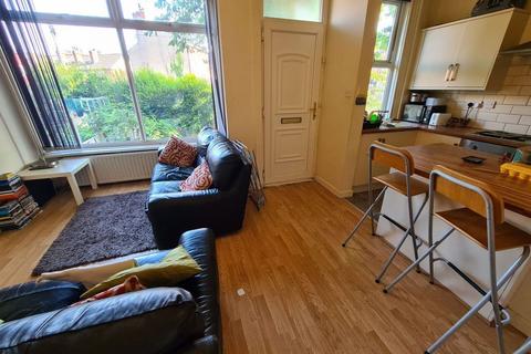 3 bedroom house to rent, Knowle Terrace, Leeds LS4