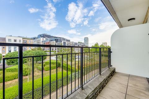 3 bedroom flat for sale, Greensward House, Imperial Crescent, Fulham