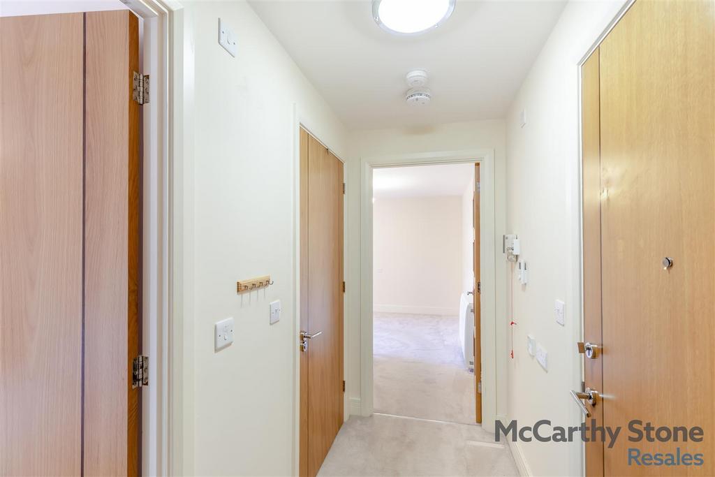 8649121-interior12.jpg