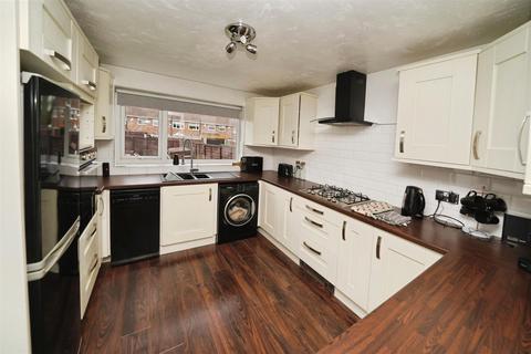 2 Burdon Close, Willerby, Hull, HU10 6QZ