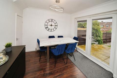 2 Burdon Close, Willerby, Hull, HU10 6QZ