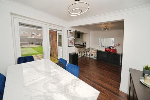 2 Burdon Close, Willerby, Hull, HU10 6QZ