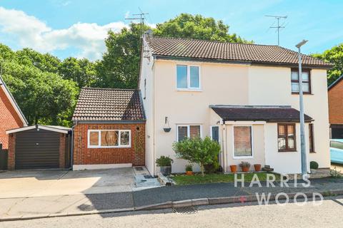 32 Benton Close, Witham, CM8 1JT