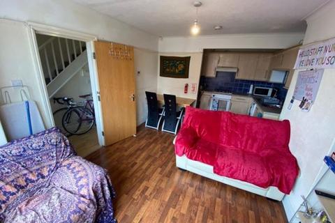 3 bedroom house to rent, Manor Avenue, Leeds LS6