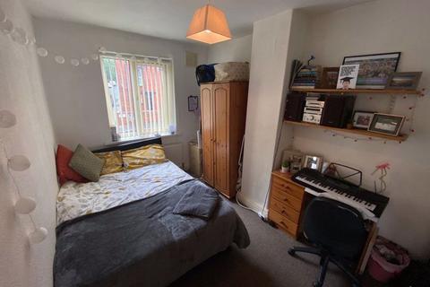 3 bedroom house to rent, Manor Avenue, Leeds LS6