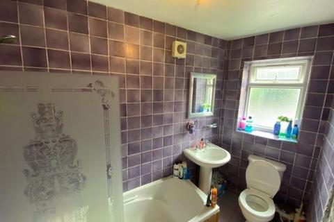 3 bedroom house to rent, Manor Avenue, Leeds LS6
